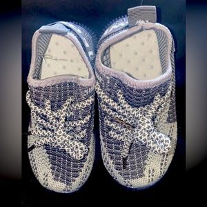 Toddler size 7 light up shoes NWOT